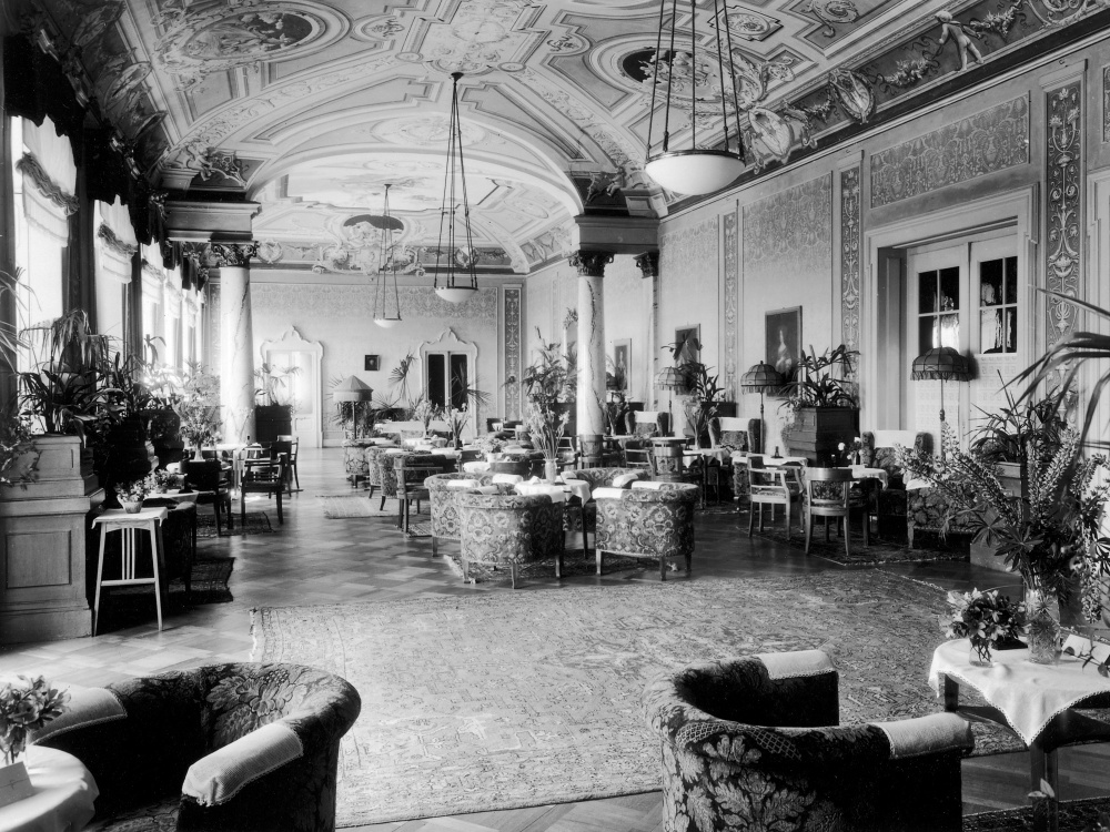 Locarno Grand Hotel Halle mit Malereien 1925 Foto um 1940